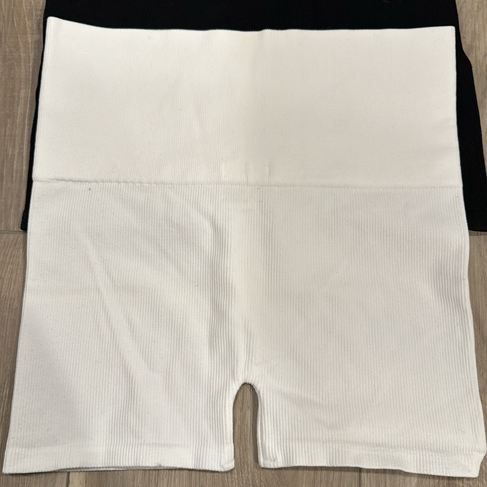 Ribbed Shorts - Picture 3 of 5